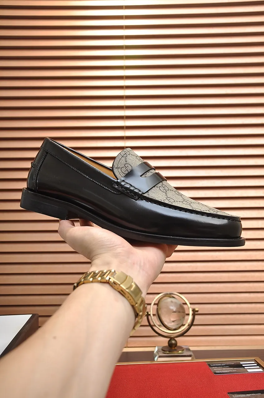 Men's shoes💰560💶Italy's top luxury men's shoe giant (GUCCI) (Gucci) (full cowhide lining) new arrival🍃Original European style🔰 Pleasant to the eye😍In order to make the shoes more durable and non-deformable🌀The production continues to follow traditional methods but there is still no lack of innovation💪Choose original sheepskin for the leather♻️ Smooth and natural And extra bright ⭐Made of imported cowhide, the first choice of rich people 38-45 (45 customized)